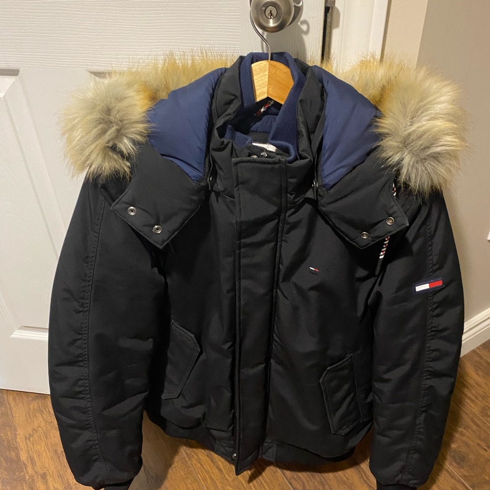 Tommy Hilfiger Black Puffer Jacket with Fur Hood and Ribbed Cuffs